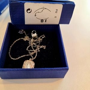 Swarovski silver pendant necklace